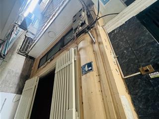 Chính chủ bán nhà gốc đề  35m2  giá 12 tỷ , gần chợ , 10m ra ô tô tránh phù hợp ở , giữ tiền