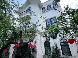 Bán bt đơn lập anh đào vinhome riverside view sông 300m2  4 thoáng  giá150 tỷ .