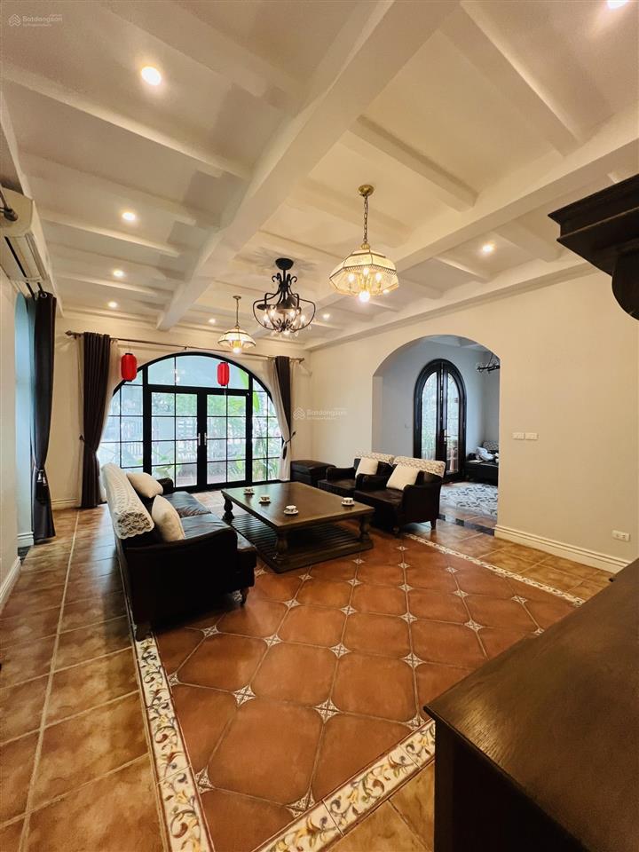 Bán biệt thự đơn lập anh đào vinhome riverside view sông  300m2  4 thoáng  giá 150 tỷ.