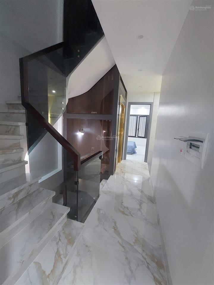 Mặt phố kđt văn quán 82m2 mt4,5mgiá  28,6tỷ phân lô  thang máy  ô tô tránh .