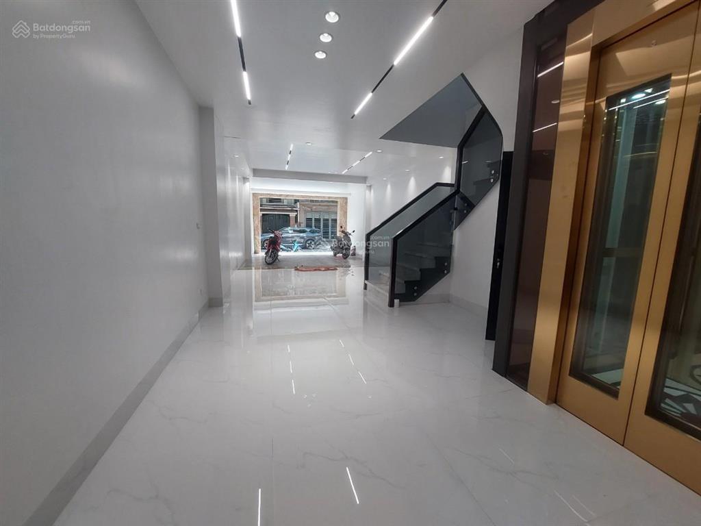 Mặt phố kđt văn quán 82m2 mt4,5mgiá  28,6tỷ phân lô  thang máy  ô tô tránh .