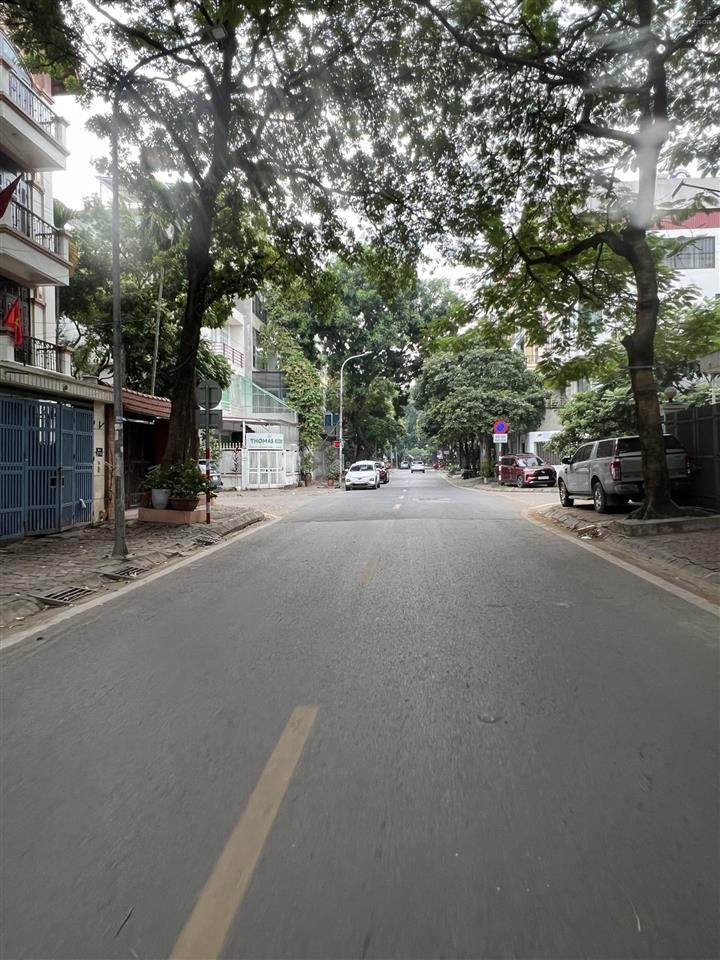 Mặt phố kđt văn quán 82m2 mt4,5mgiá  28,6tỷ phân lô  thang máy  ô tô tránh .