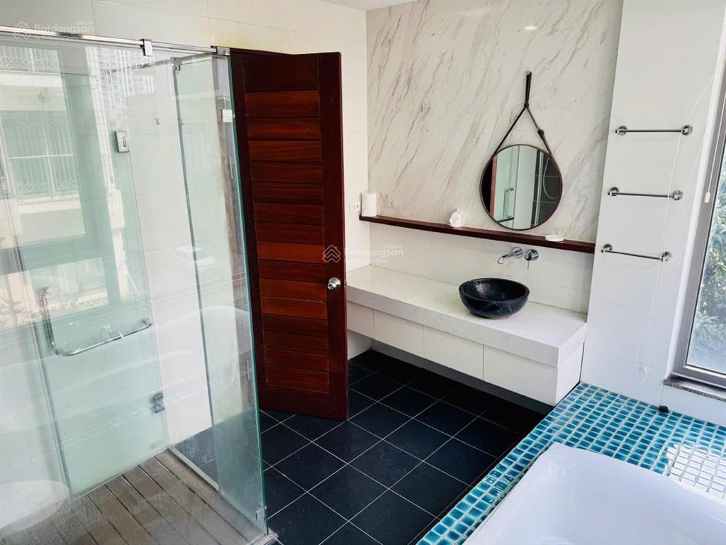 Bán liền kề góc nguyễn tuân  107m2  8 tầng  70 tỷ  thang máy  kinh doanh.