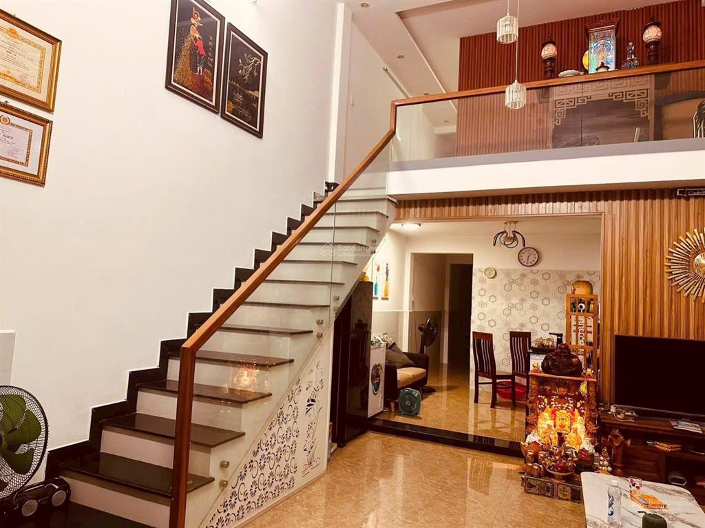 Bán nhà mt hoà mỹ 8 vừa ở vừa kinh doanh. vị trí đông dân cư, tiện mọi ngành nghề. gọi ngay