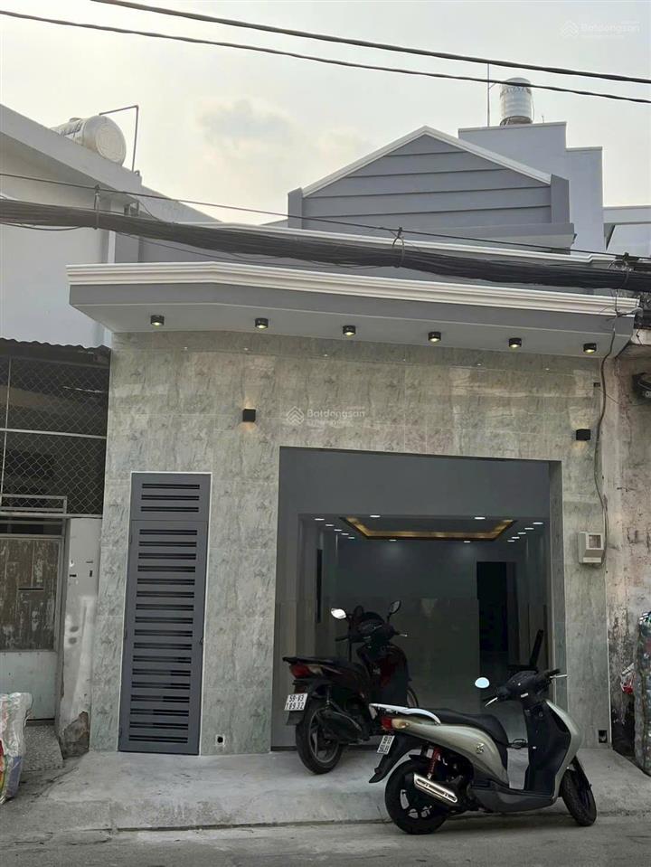 Cần tiền bán gấp nhà mt đang cho thuê 20 triệu/ tháng  khu vực an ninh, di chuyển thuận lợi