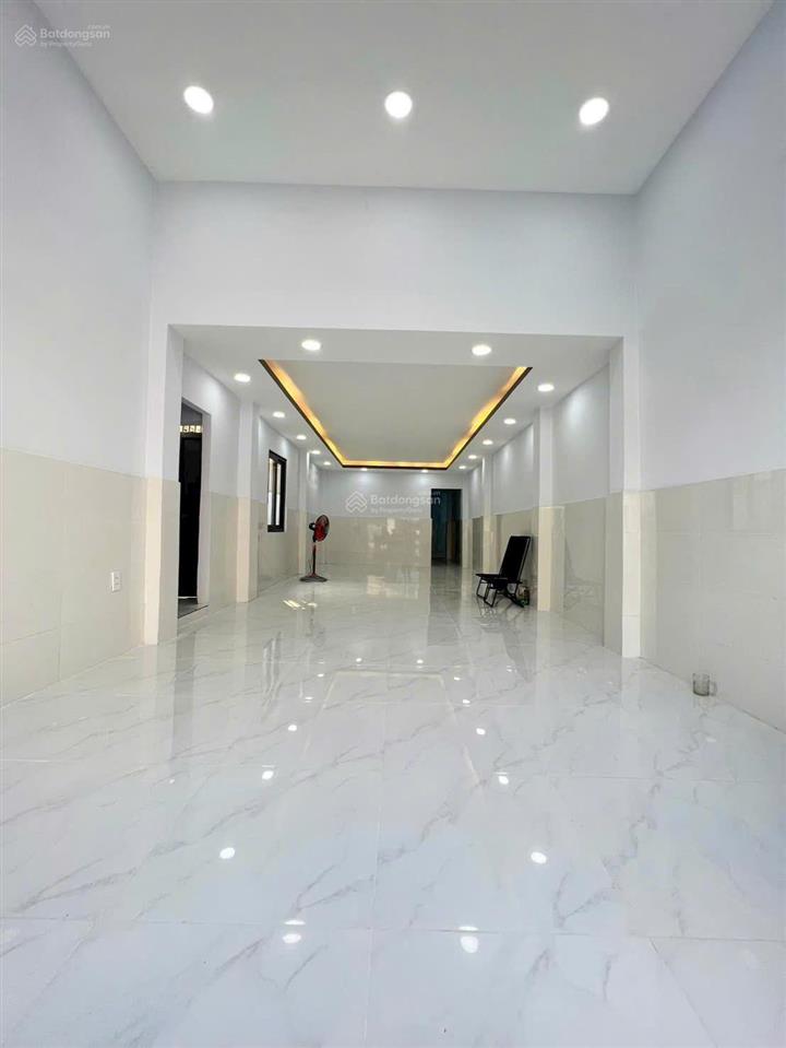 Cần tiền bán gấp nhà mt đang cho thuê 20 triệu/ tháng  khu vực an ninh, di chuyển thuận lợi