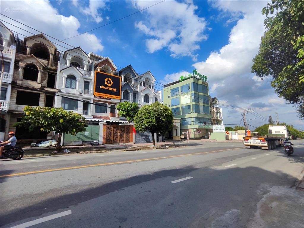 7.4 tỷ/ bán nhà 1 trệt 3 lầu kdc phú hồng thịnh 10 phần thô mt đường đt743a, p. bình an, tp dĩ an