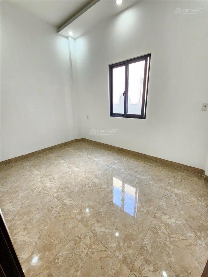 4.3 tỷ/ bán nhà 1 trệt 2 lầu trục chính kdc lê phong rẻ nhất gần ngã tư bình chuẩn tp.thuận an