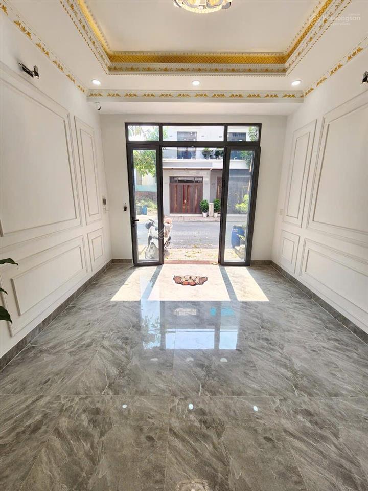 4.3 tỷ/ bán nhà 1 trệt 2 lầu trục chính kdc lê phong rẻ nhất gần ngã tư bình chuẩn tp.thuận an