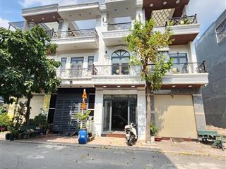 4.3 tỷ/ bán nhà 1 trệt 2 lầu trục chính kdc lê phong rẻ nhất gần ngã tư bình chuẩn tp.thuận an