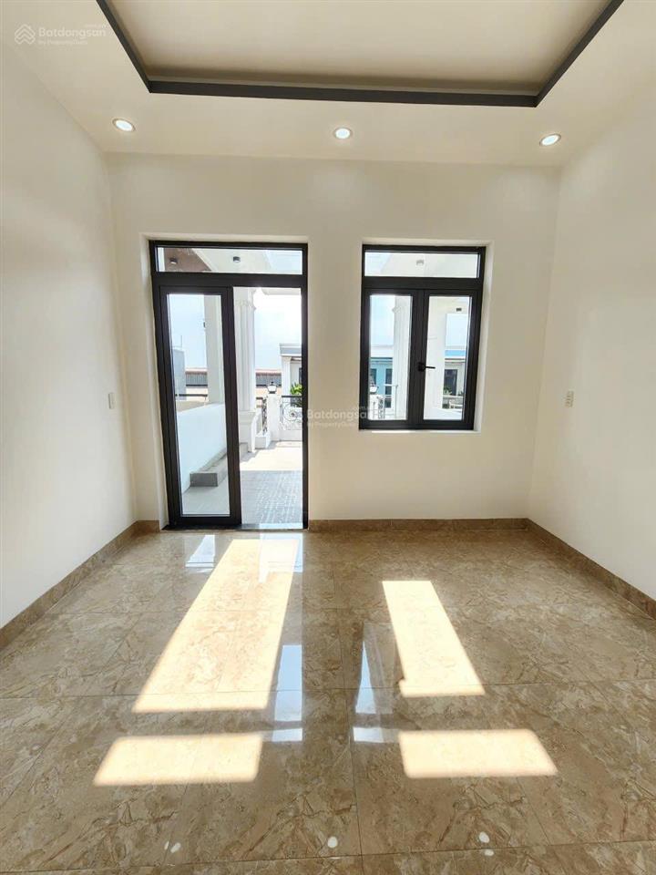 4.3 tỷ/ bán nhà 1 trệt 2 lầu trục chính kdc lê phong rẻ nhất gần ngã tư bình chuẩn tp.thuận an