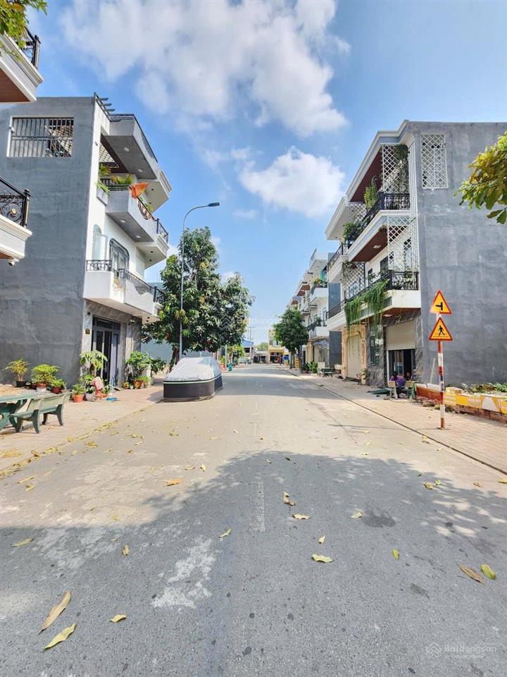 4.3 tỷ/ bán nhà 1 trệt 2 lầu trục chính kdc lê phong rẻ nhất gần ngã tư bình chuẩn tp.thuận an