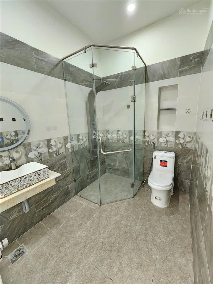 4.3 tỷ/ bán nhà 1 trệt 2 lầu trục chính kdc lê phong rẻ nhất gần ngã tư bình chuẩn tp.thuận an