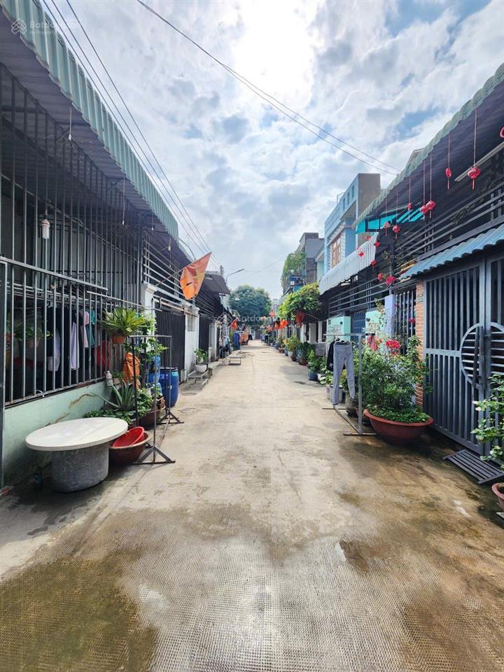 2.7 tỷ / bán nhà 1 gác lửng gần đường bình chuẩn 63 p.bình chuẩn tp.thuận an. gần lê thị trung