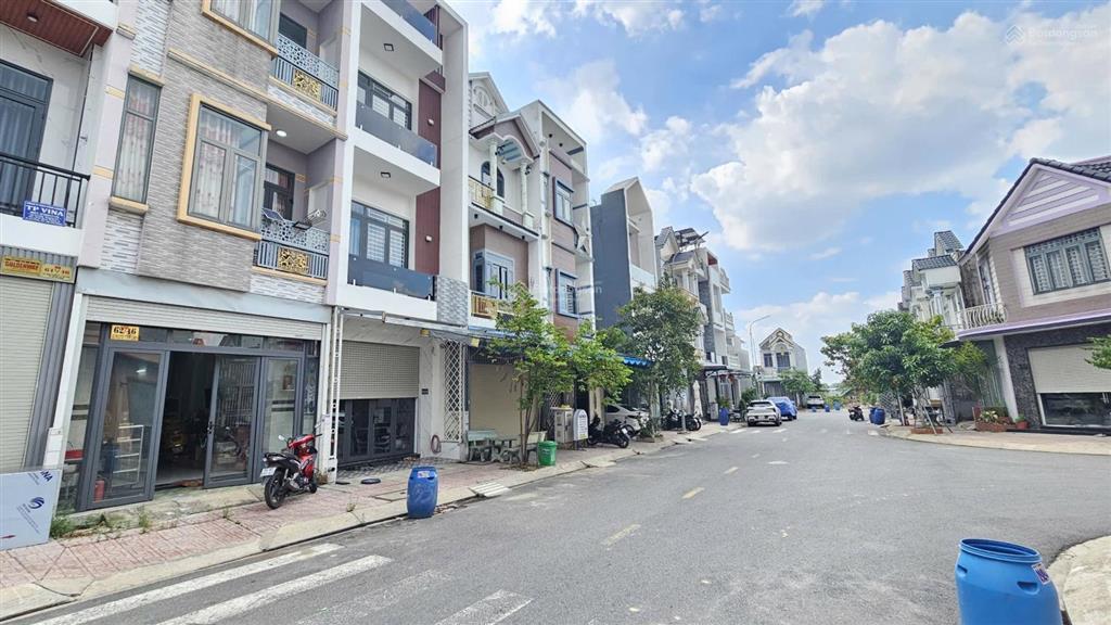 4.289 tỷ/ bán nhà 1 trệt 2 lầu kdc phú hồng thịnh 8 đẹp, p.bình chuẩn, tp.thuận an