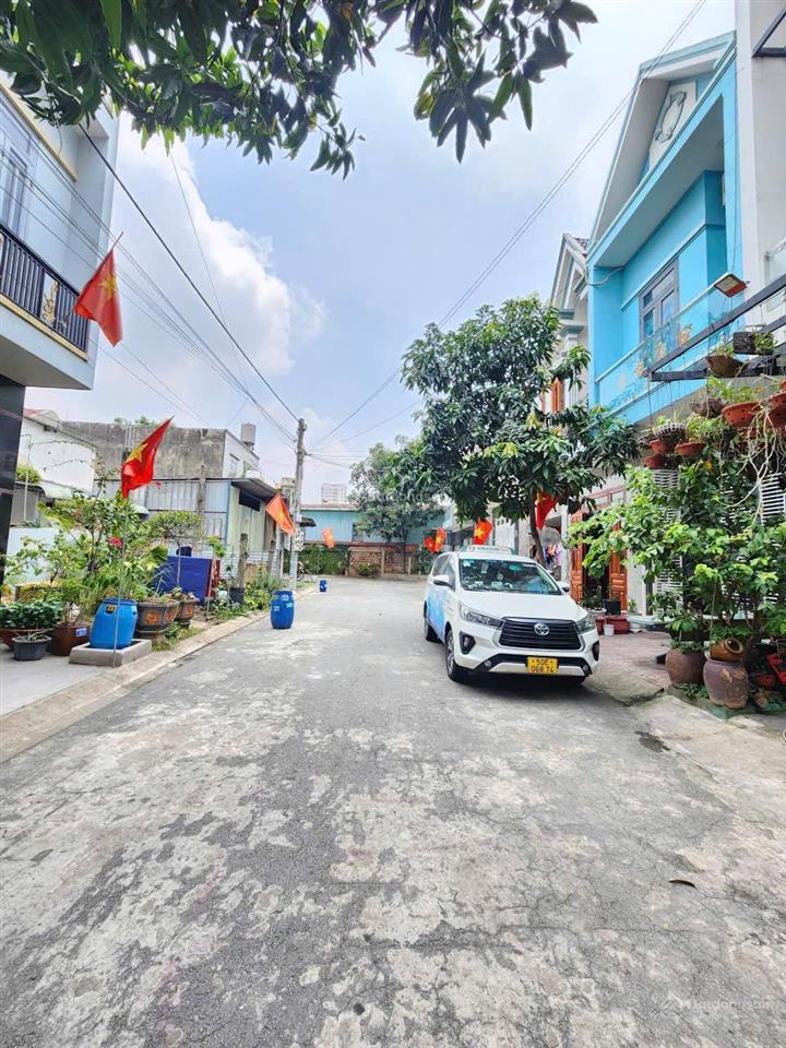 3.88 tỷ / bán nhà 1 trệt 1 lầu gần vincom ngã tư 550 p.tân đông hiệp tp.dĩ an. đường thông 2 đầu.