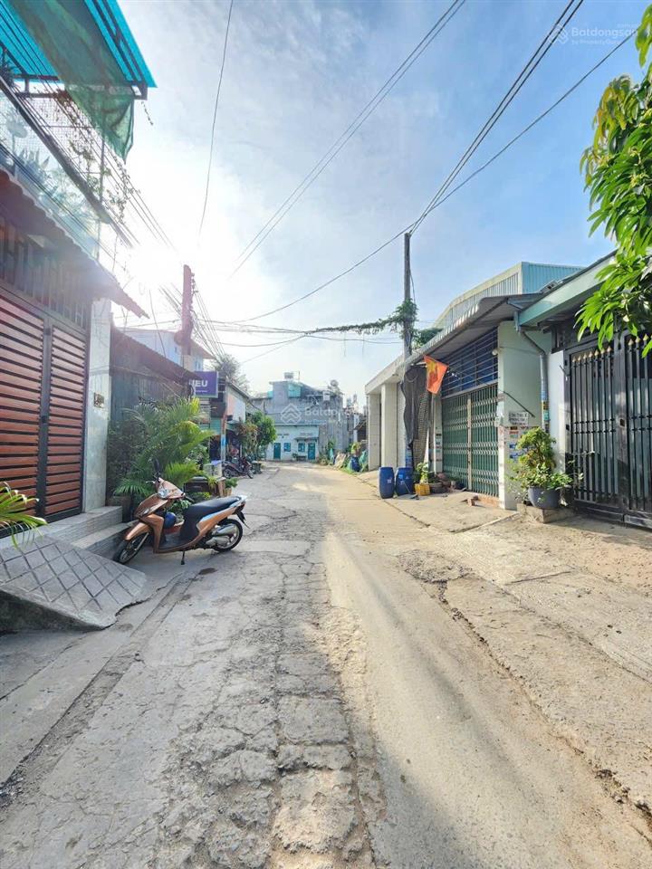 Bán nhà 1t 1l gần chợ, gần lê thị trung 500m p. bình chuẩn tp. thuận an. đường thông oto