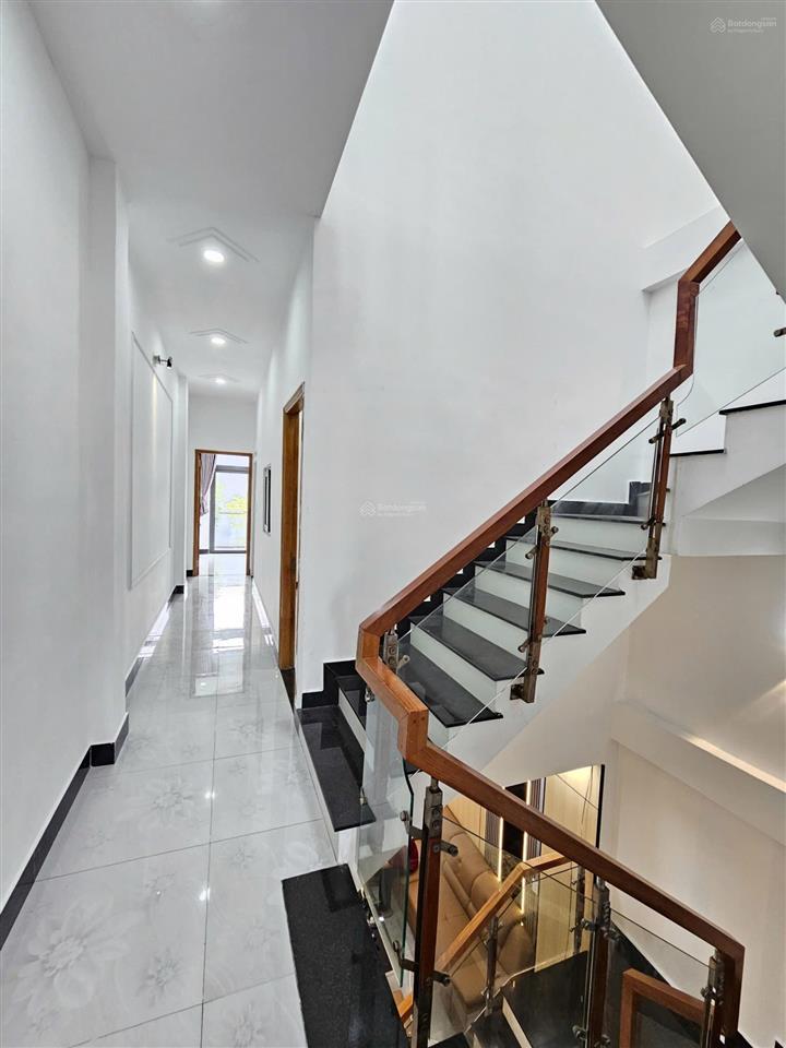 3.95 tỷ/ bán nhà 1 trệt 2 lầu rẻ nhất kdc lê phong gần ngã tư bình chuẩn tp.thuận an. hàng hiếm