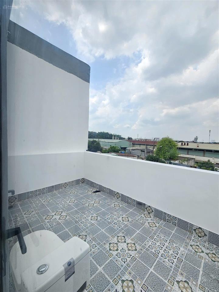 3.95 tỷ/ bán nhà 1 trệt 2 lầu rẻ nhất kdc lê phong gần ngã tư bình chuẩn tp.thuận an. hàng hiếm