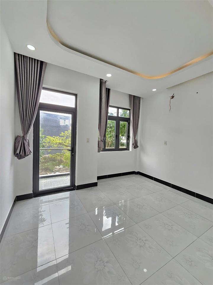 3.95 tỷ/ bán nhà 1 trệt 2 lầu rẻ nhất kdc lê phong gần ngã tư bình chuẩn tp.thuận an. hàng hiếm