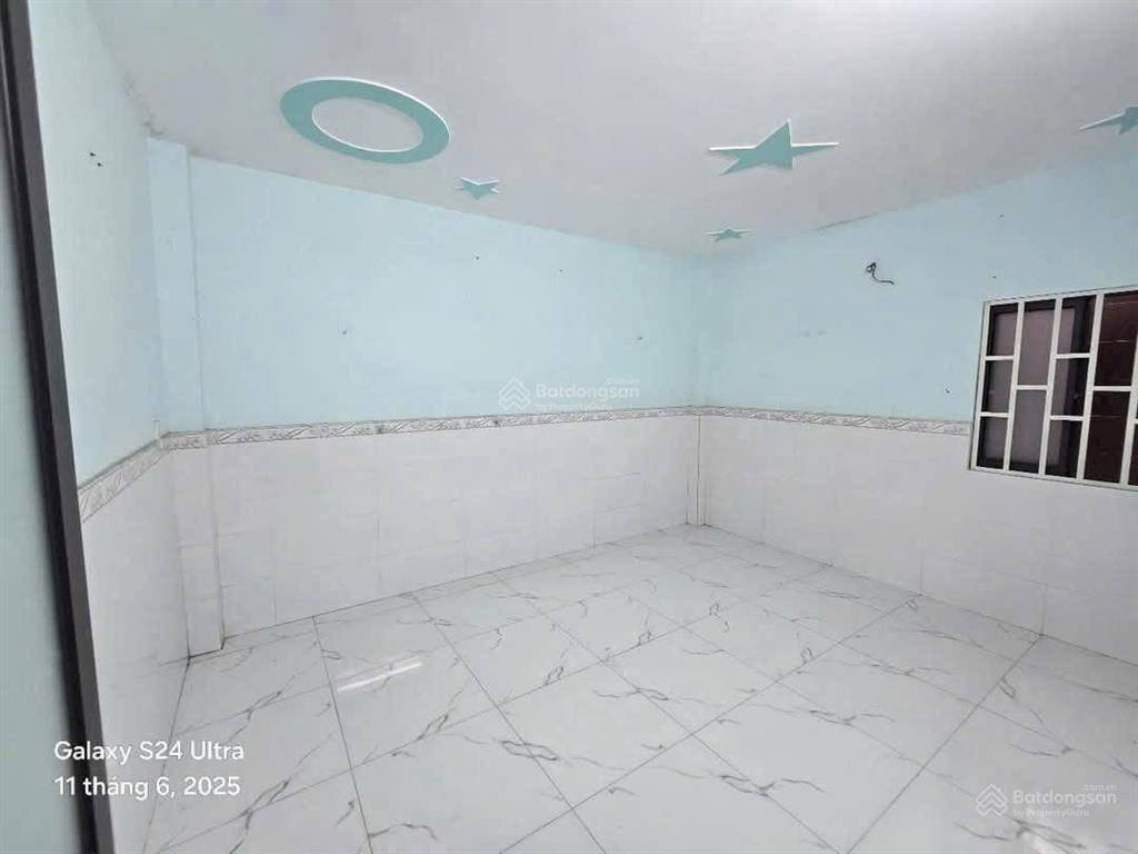 2,3 tỷ/ bán nhà cấp 4 gác lửng gần nhà thờ lái thiêu, p. lái thiêu, tp. thuận an. diện tích lớn