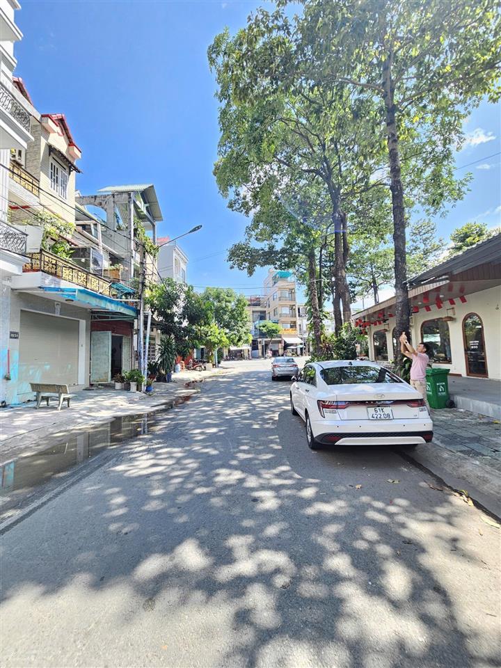 Bán nhà 1 trệt 2 lầu kdc sóng thần p.dĩ an tp dĩ an. nhà rẻ nhất trong kdc có thể kinh doanh