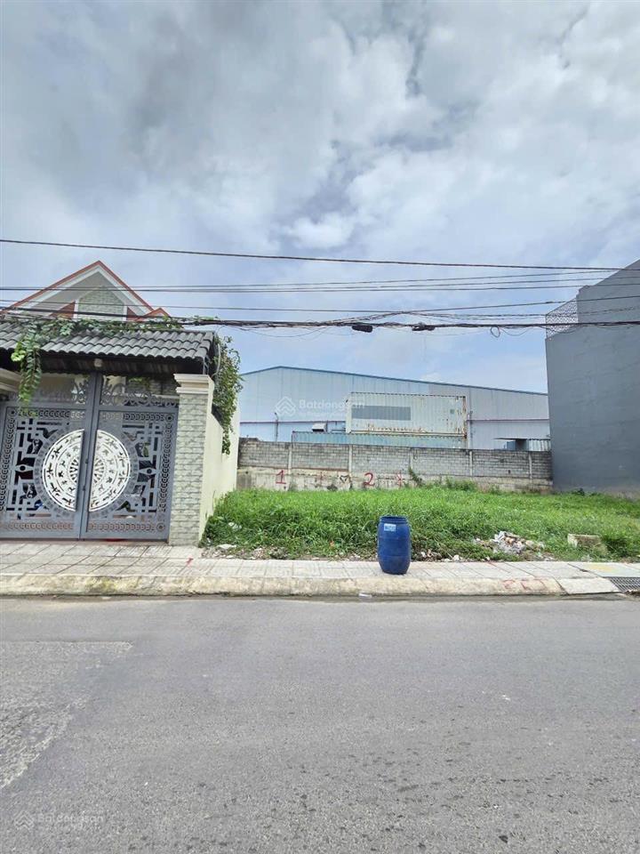 2.55 tỷ / bán đất 88m2 rẻ mt kinh doanh buôn bán gần cây xăng hạnh nguyên, p.thái hòa, tp.tân uyên