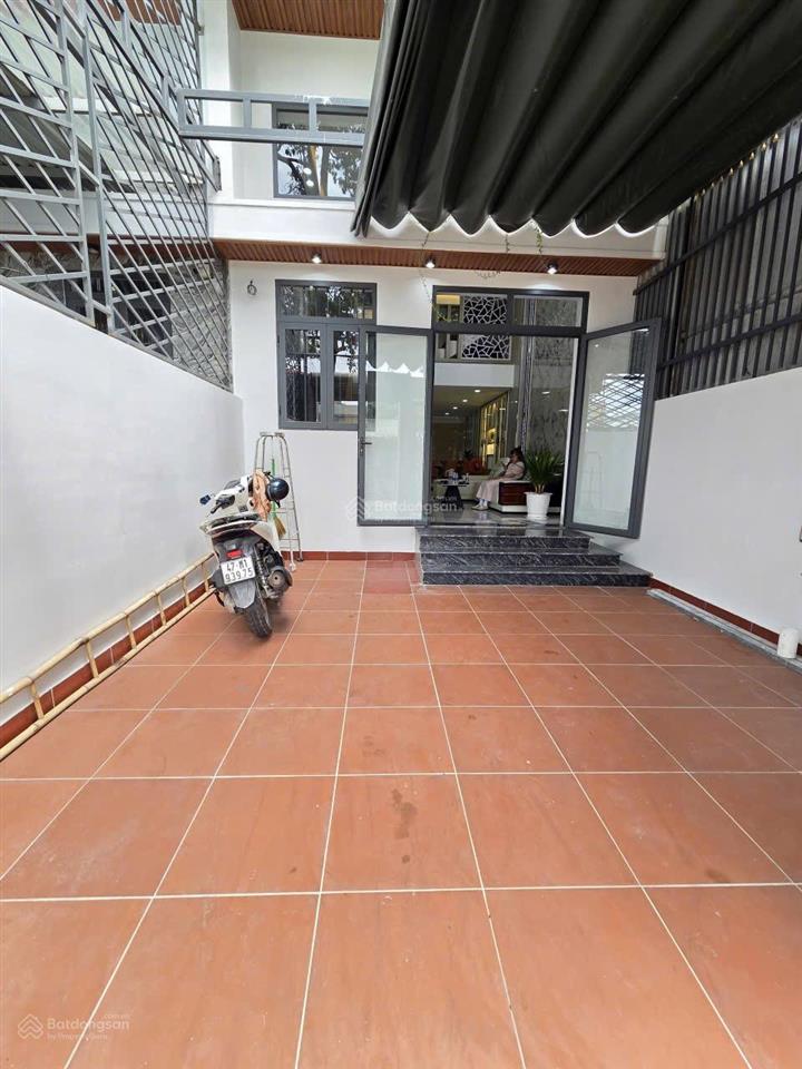 4,7 tỷ/bán nhà 1 trệt lửng 2 lầu hoàn công kinh doanh buôn bán đường đt743c p.thái hòa tp tân uyên