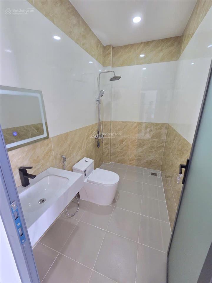 4,7 tỷ/bán nhà 1 trệt lửng 2 lầu hoàn công kinh doanh buôn bán đường đt743c p.thái hòa tp tân uyên
