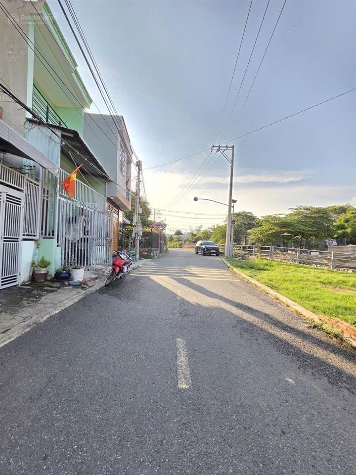 Bán nhà 1 trệt 1 lầu gần đường trương văn vĩnh p. tân bình tp. dĩ an. gần ngã 6 an phú, đường oto