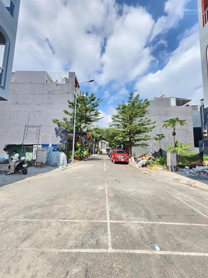 Giá rẻ ngộp 4,95 tỷ nhà 1 trệt 2 lầu full nội thất kdc lộc phát gần ql 13 p.thuận giao, tp.thuận an