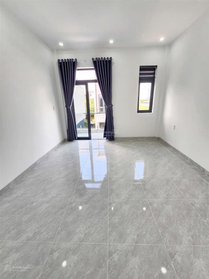 Giá rẻ ngộp 4,95 tỷ nhà 1 trệt 2 lầu full nội thất kdc lộc phát gần ql 13 p.thuận giao, tp.thuận an