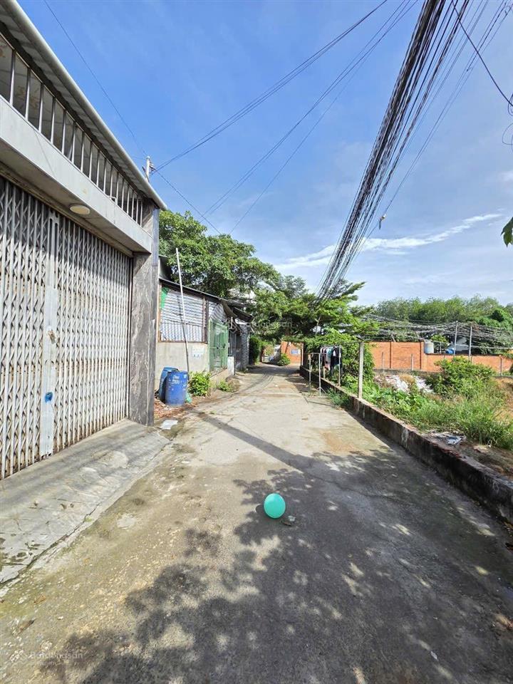 3.65 tỷ/ bán nhà 1 trệt 1 lầu sân oto,đường dt747b , p.thái hòa,tp.tân uyên. gần ngã tư miếu ông cù