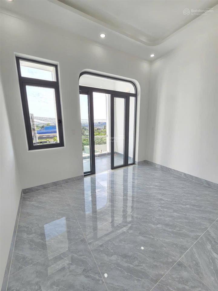 3.65 tỷ/ bán nhà 1 trệt 1 lầu sân oto,đường dt747b , p.thái hòa,tp.tân uyên. gần ngã tư miếu ông cù