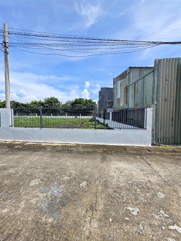1.27 tỷ bán đất 100m2 sổ riêng xây tự do, đường oto lớn p. thái hòa tp tân uyên. gần chợ tân ba 2km