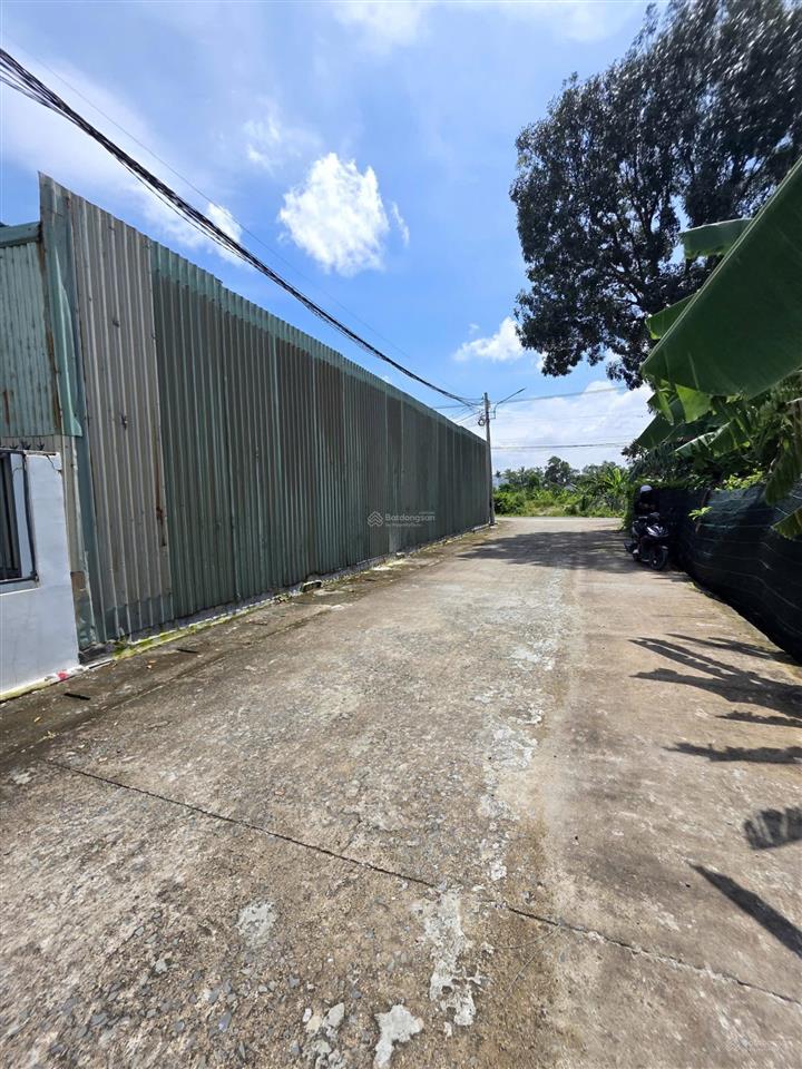 1.27 tỷ bán đất 100m2 sổ riêng xây tự do, đường oto lớn p. thái hòa tp tân uyên. gần chợ tân ba 2km