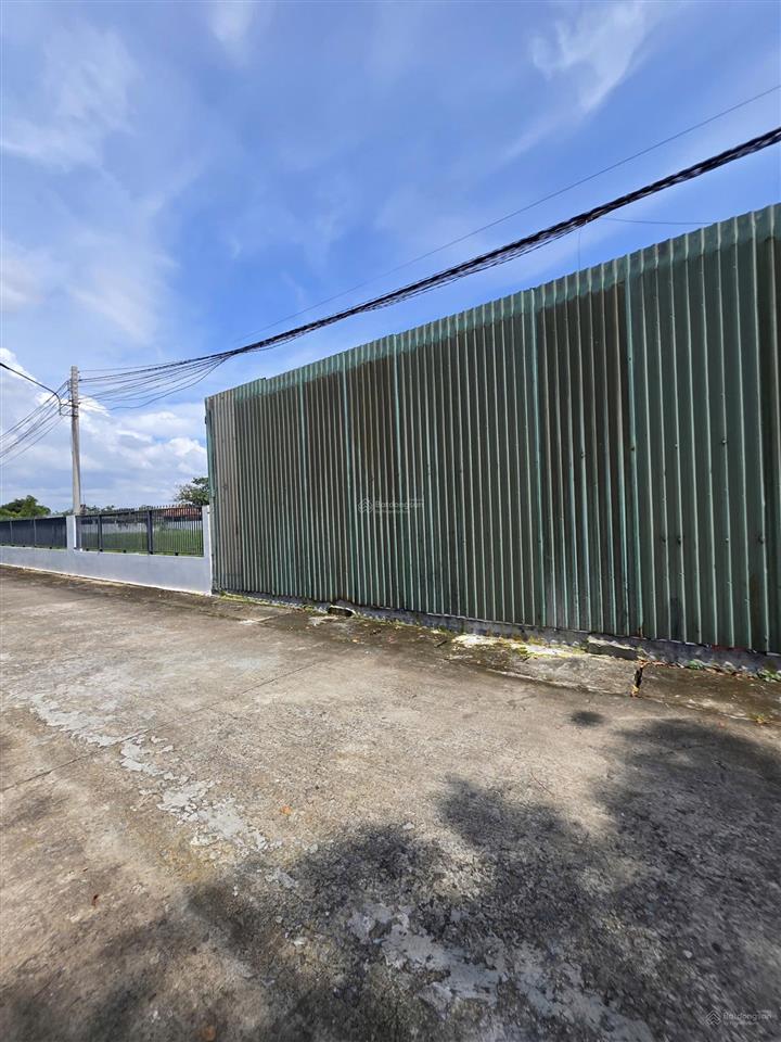 1.27 tỷ bán đất 100m2 sổ riêng xây tự do, đường oto lớn p. thái hòa tp tân uyên. gần chợ tân ba 2km