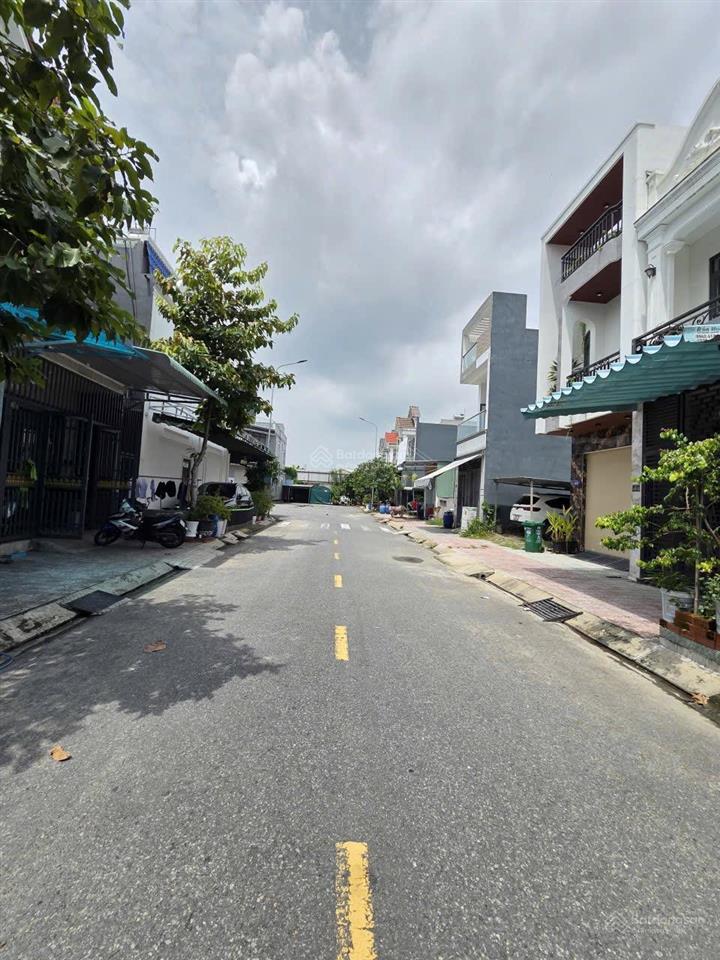 Bán nhà 1 trệt 1 lầu tum gần ngã tư miếu ông cù p.bình chuẩn, tp.thuận an. ngay kdc phú hồng thịnh