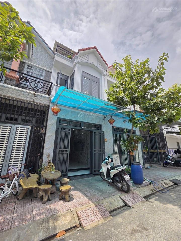Bán nhà 1 trệt 1 lầu tum gần ngã tư miếu ông cù p.bình chuẩn, tp.thuận an. ngay kdc phú hồng thịnh