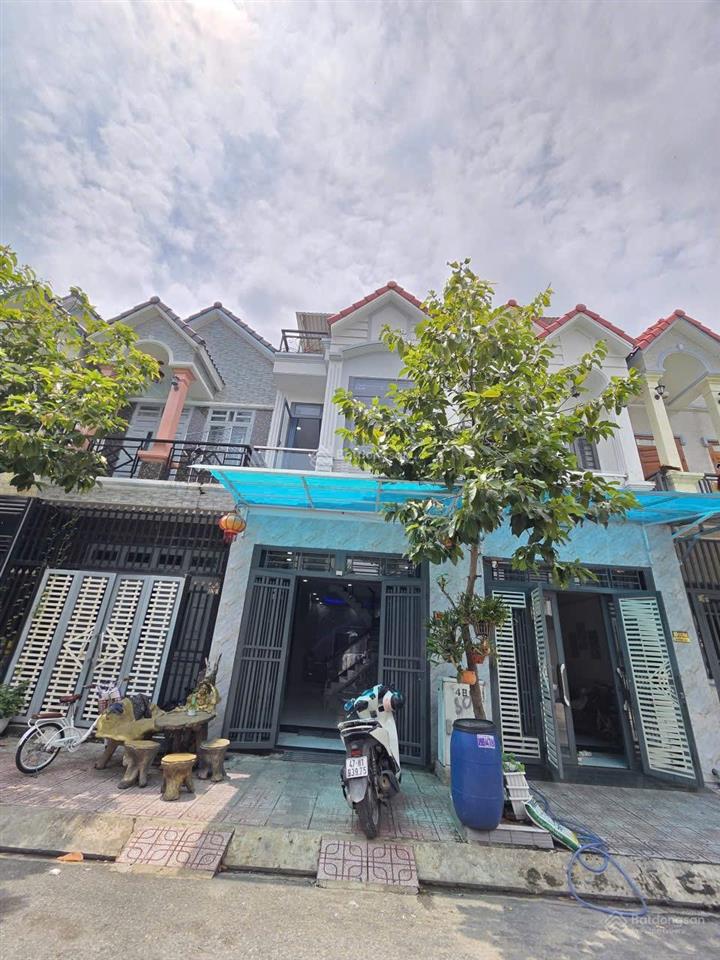 Bán nhà 1 trệt 1 lầu tum gần ngã tư miếu ông cù p.bình chuẩn, tp.thuận an. ngay kdc phú hồng thịnh