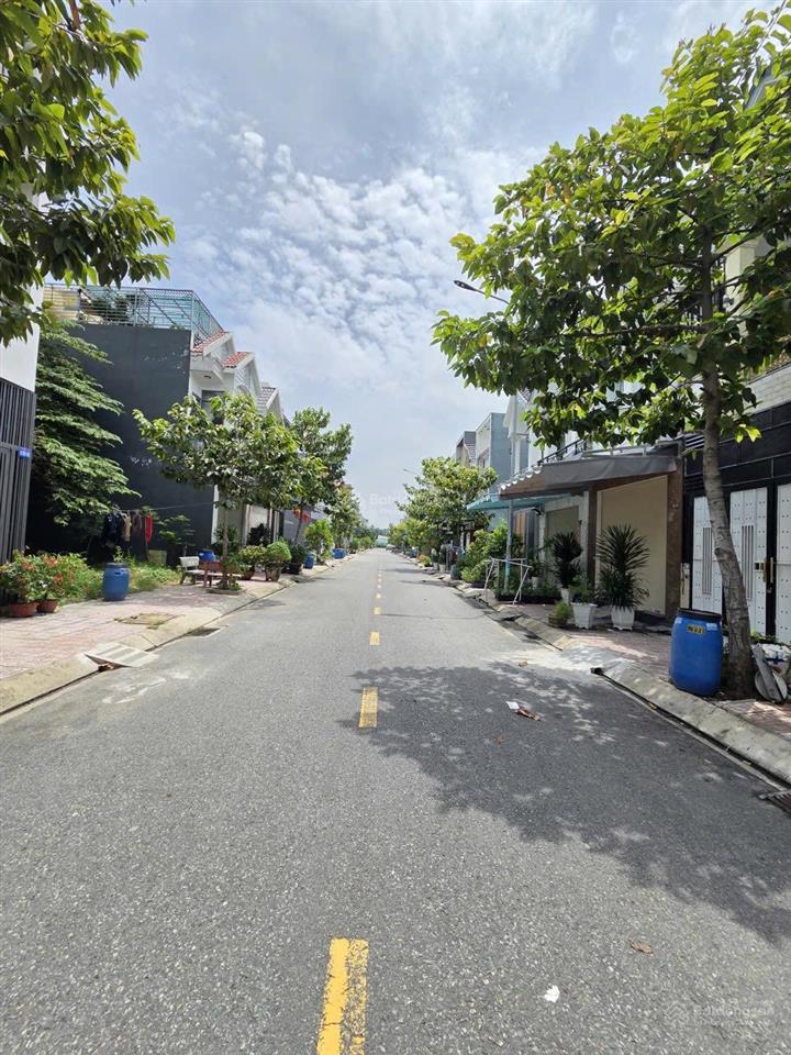 Bán nhà 1 trệt 1 lầu tum gần ngã tư miếu ông cù p.bình chuẩn, tp.thuận an. ngay kdc phú hồng thịnh