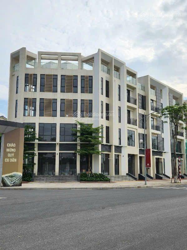 Vợ chồng tôi gấp cần tiền hạ giá 20 tỷ biệt thự đơn lập góc starlake view vườn hoa vip nhất dự án