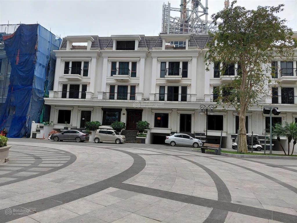 Bán gấp biệt thự 150m2 ở sunshine city, 350triệu / m2, 5 tầng, đông nam