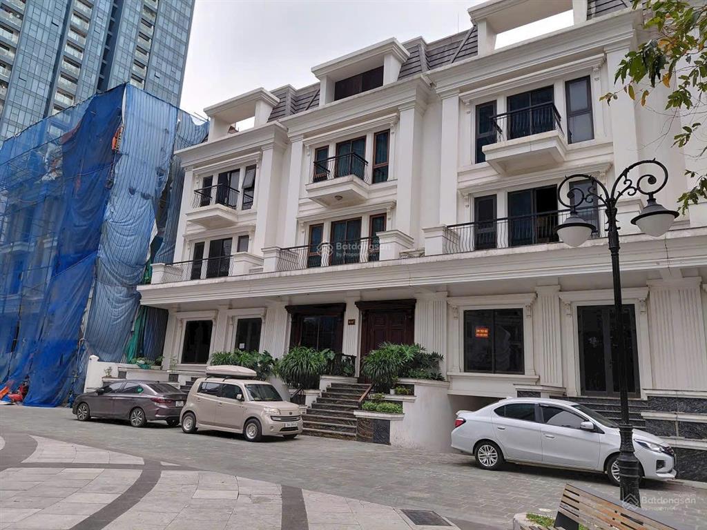 Bán gấp biệt thự 150m2 ở sunshine city, 350triệu / m2, 5 tầng, đông nam