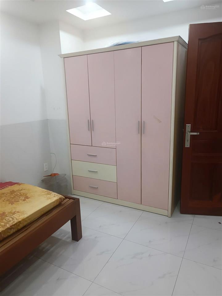 Nhà mới xây dựng, nội thất đầy đủ, tủ lạnh, máy lạnh, bếp điện, máy giặt