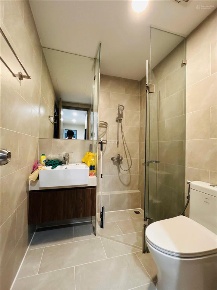 Bán căn 69m2 (2pn  2wc) có ban công + nội thất thiết kế  view hồ bơi  có sổ hồng sẵn giá 3,5 tỷ