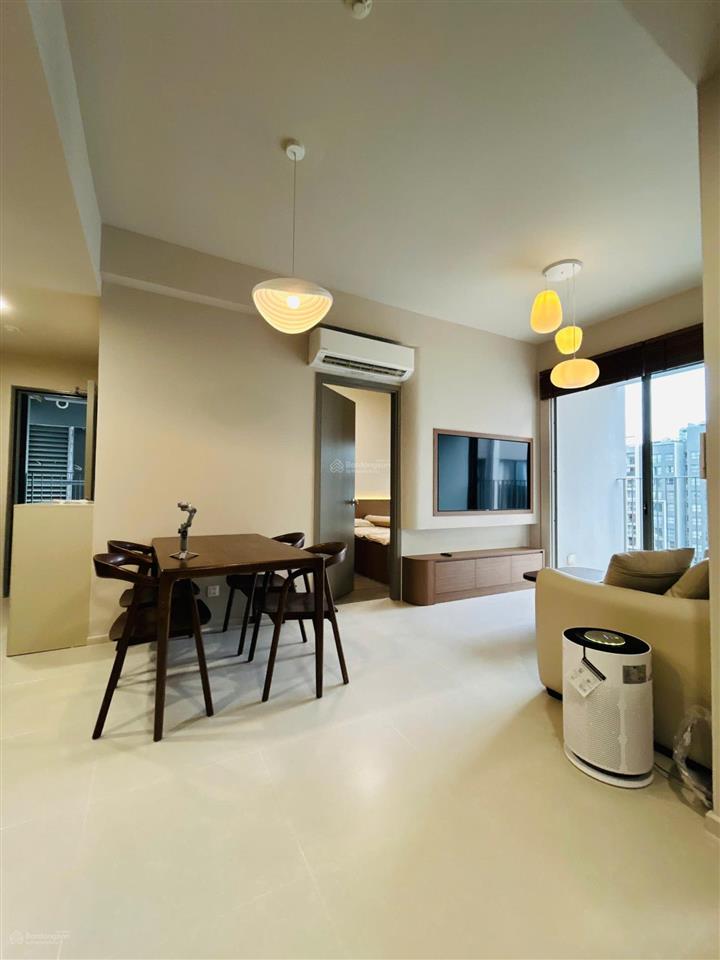 Bán căn 69m2 (2pn  2wc) có ban công + nội thất thiết kế  view hồ bơi  có sổ hồng sẵn giá 3,5 tỷ