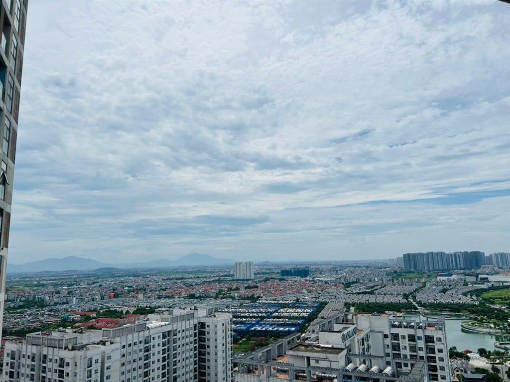 Căn góc, mới 100%, 3 phòng ngủ, ban công phòng khách, hpc landmark 105