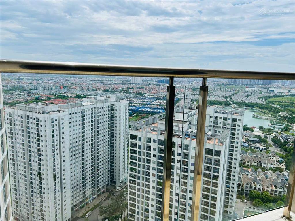 Căn góc, mới 100%, 3 phòng ngủ, ban công phòng khách, hpc landmark 105