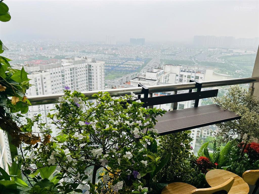 Bán căn góc 3 phòng ngủ, mới 100%, full nội thất mới, ban công phòng khách, hpc landmark 105